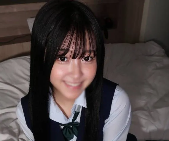 FC2-PPV-4773866 我把美丽苗条身材的紧致小穴内射了