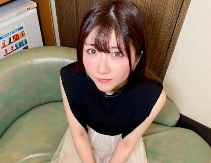 FC2-PPV-4737444 夏天给可爱美女中出是我人生目的