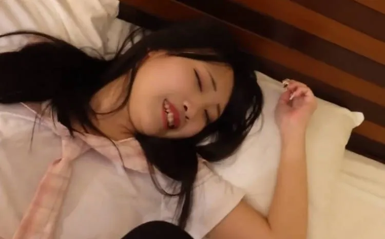 FC2-PPV-4739441 偶像团体所属美女