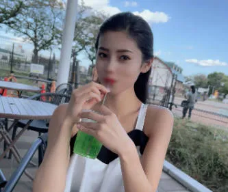 FC2-PPV-3997944 这位阳光般耀眼的东方美少女