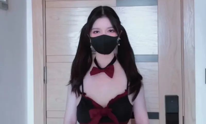 撅高高屁股主動用小穴溫暖爸爸的大雞巴 狐不妖