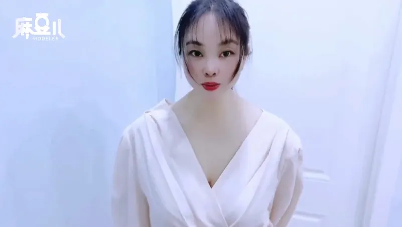 迷藥的力量豪乳露出衣衫不整