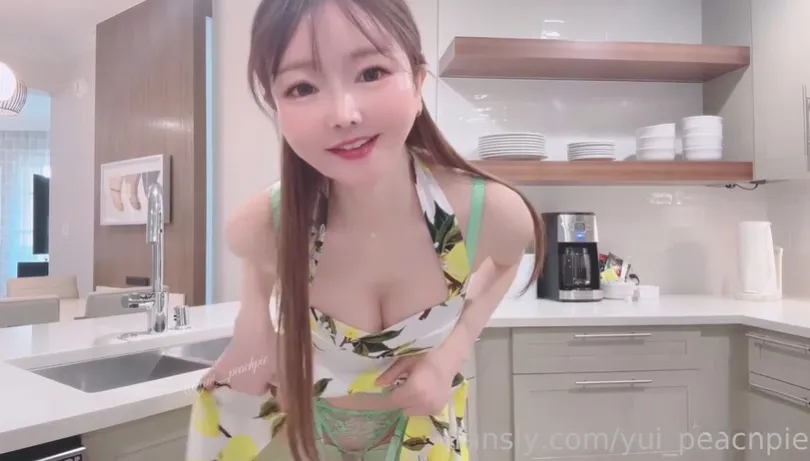 淫蕩家庭主婦勾引修水管工人被操到潮吹