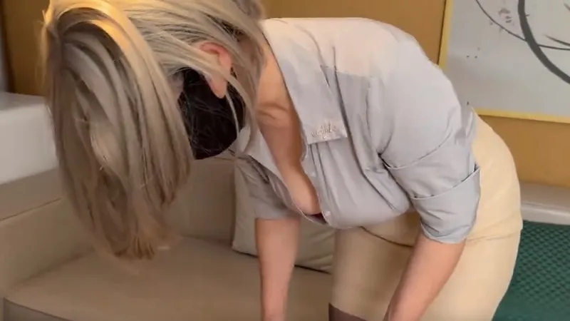 e嫂巨乳性感女秘书之情趣娃娃