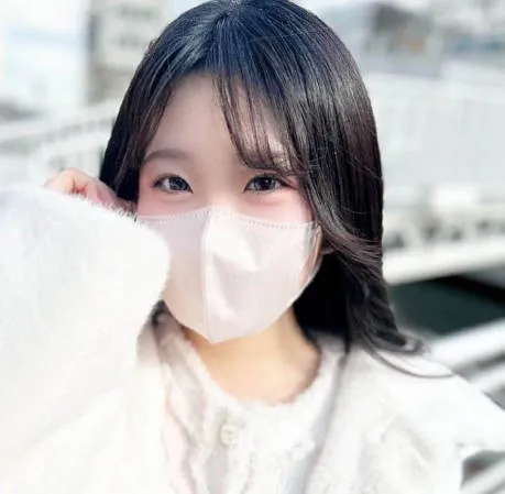 FC2-PPV-4617242 天生魅力十足的学年偶像