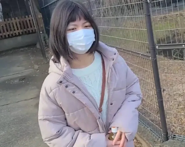 FC2-PPV-3174842 毫无恋爱经验的纯真女孩