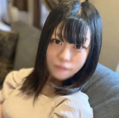 FC2-PPV-4621974 某知名大学四年级学生