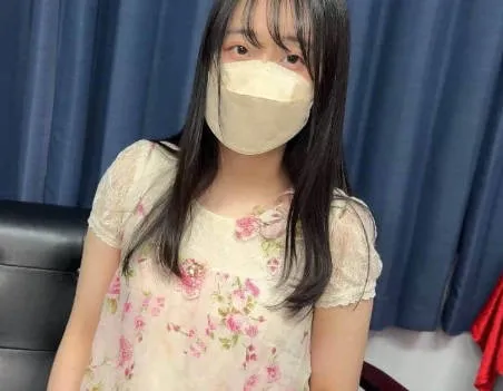 FC2-PPV-4633039 来自越南的可爱娃娃脸