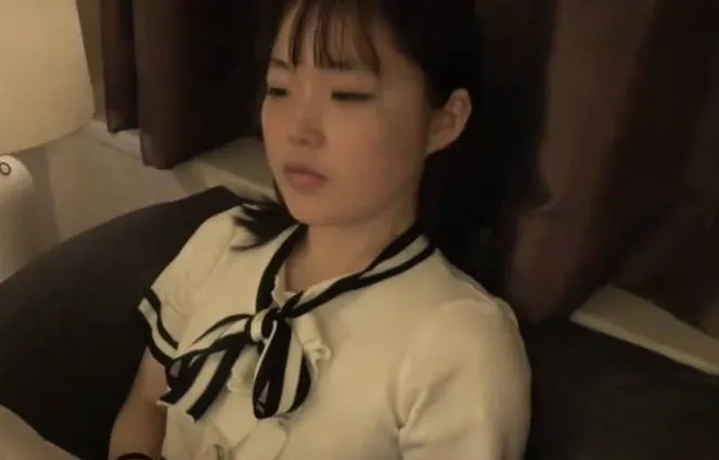 FC2-PPV-4738261 乡下上京无邪气纯真清纯小姐