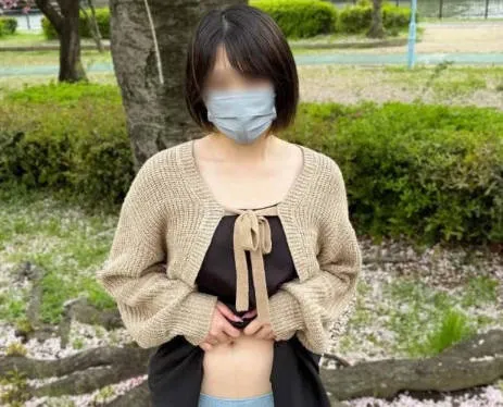 FC2-PPV-4680591 真正的素人与曝光白天在公园玩耍