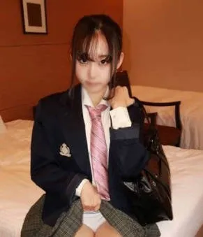 FC2-PPV-4667639 一个住在乡村的单纯苗条的女孩