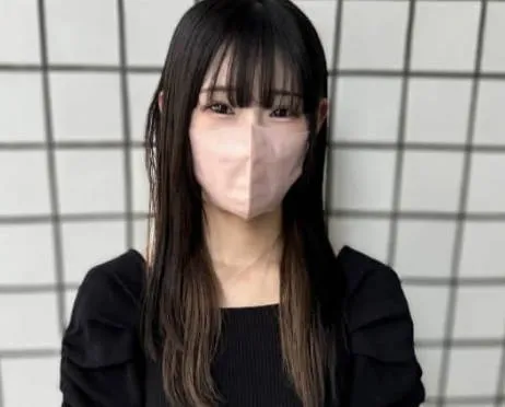 FC2-PPV-4691899 笑容迷人的苗条贫乳J系少女与她亲吻不停