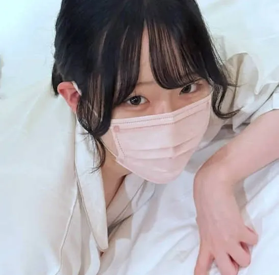 FC2-PPV-4692702 脱下内衣的SSS级白皙清纯美少女被电动按摩棒玩到高潮