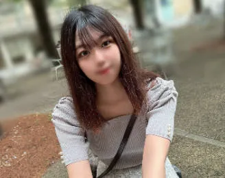 FC2-PPV-3979656 一个对男人毫无经验的女大学生脱掉了内裤