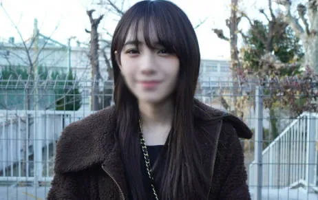 FC2-PPV-3183031 车内性爱大阴蒂美少女的阴部被胶带和振动器张开潮吹