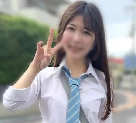 FC2-PPV-4598496 她有一张超级可爱的脸