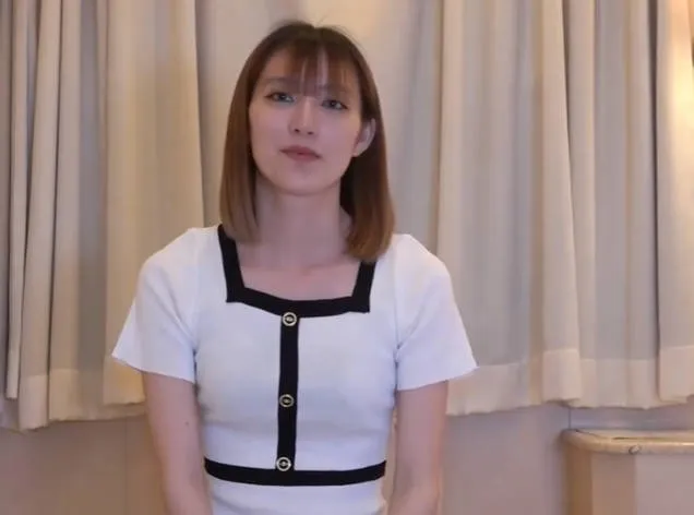 FC2-PPV-3676310 名人的长相