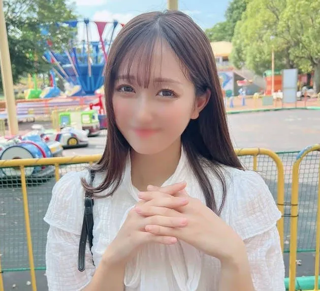 FC2-PPV-4552188 一位来自著名女子大学的漂亮女大学生被带到了摩天轮