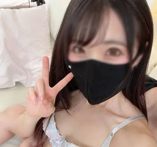 FC2-PPV-4594529 深深的法式热吻