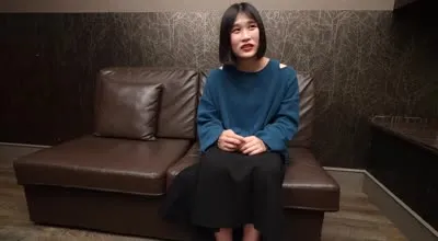 FC2-PPV-4545556 纯真少女初次被中出