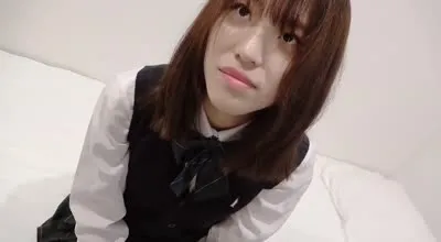 FC2-PPV-4520477 身高170cm因为需要钱买了草莓K内衣