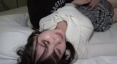 FC2-PPV-4733243 G杯20岁起床时阴道插入刚醒也忍不住2发中出