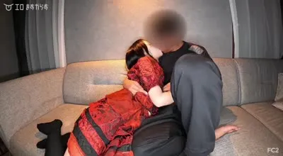 FC2-PPV-4734152 新毕业的咖啡厅女孩