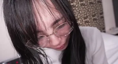 FC2-PPV-4436948 隐居卖不出去漫画家阿姨