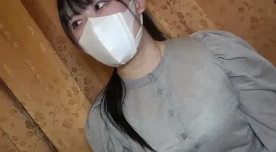 FC2-PPV-4463217 街上发现完全素人美女带到酒店