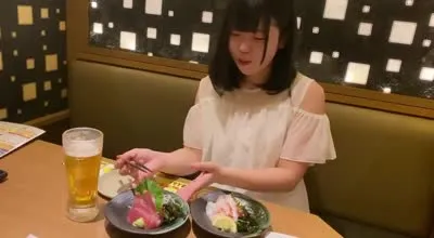 FC2-PPV-4382850 白皙肌黑髮清純新社會人