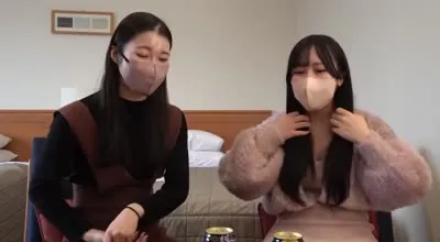 FC2-PPV-4326418 他闯入女孩聚会结果变成三人组