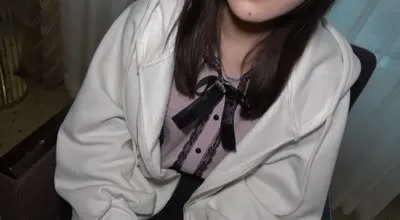 FC2-PPV-4222654 金钱困窘的低落酱