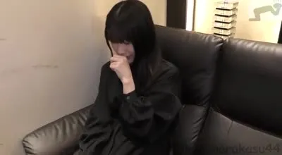 FC2-PPV-3290870 时尚的女大学生因无法支付学费而努力维持生计