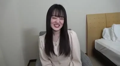 FC2-PPV-3239447 美丽纯洁的黑发女孩