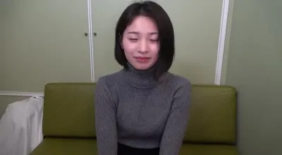 FC2-PPV-3184504 天真而严肃的美女