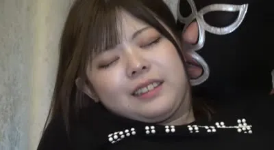 FC2-PPV-4761204 负债累累的少妇初次拍摄