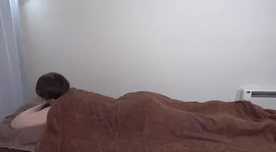 FC2-PPV-4758255 皮肤白皙身材丰满的30多岁女性