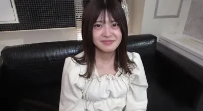 FC2-PPV-3076063 美丽的白皙蜜桃臀职业女孩