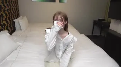 FC2-PPV-3038578 白晳美丽的网红妹子