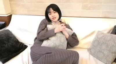 FC2-PPV-2693278 花酱被带到酒店脱光衣服原样拍摄