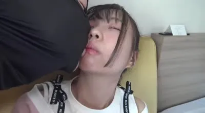 FC2-PPV-1917609 纯洁的女孩