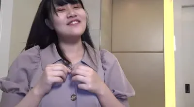 FC2-PPV-1875825 湿透敏感的性感女孩