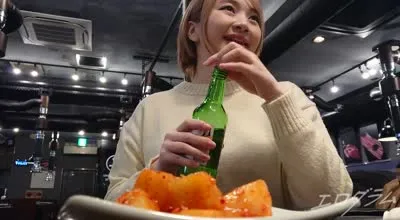 FC2-PPV-1778125 拥有四分之一日本血统聪明漂亮的前时装模