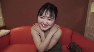 FC2-PPV-1720351 在大公司上班的严肃清纯女孩