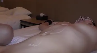 FC2-PPV-1728068 一名妻子在健身房做有氧运动时