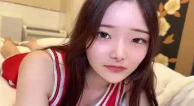 FC2-PPV-4566094 神奇的外观以纤细的美貌插入原始并享受乐趣