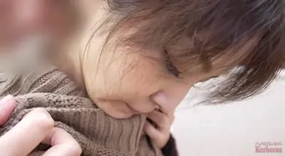 FC2-PPV-4816595 我们闯入了一位正在打扫浴室的已婚妇女的家中