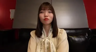 FC2-PPV-4825366 纯真的懵懂女孩