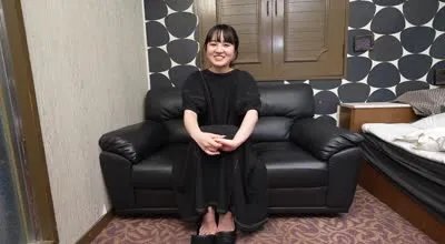 FC2-PPV-4568999 婚后与丈夫以外的其他人向年轻妻子展示他完全勃起的鸡巴以获得奖励