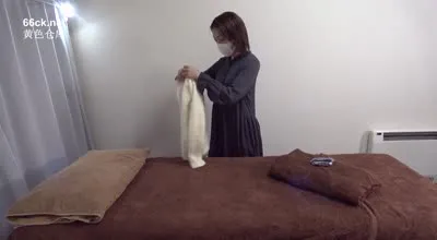 FC2-PPV-4683448 肌肤光滑可爱的贵妇光临